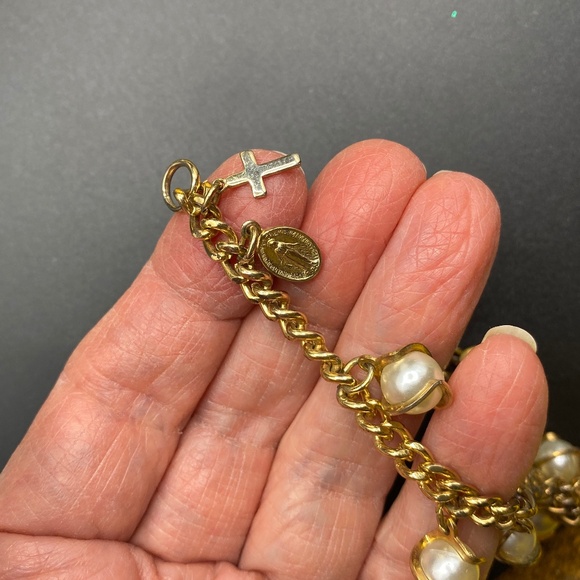 Vintage Gold Tone Bracelet Wire Wrapped Faux Pearls Christian Religious 7" - Picture 2 of 6